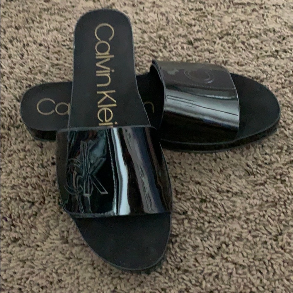 Black flat slides